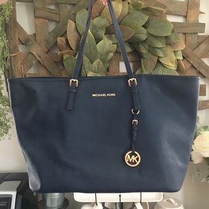 Micheal Kors Jet Set Travel Medium Saffiano
